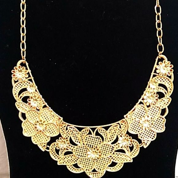 Macy's Gold Floral Statement Necklace/Earrings. - Picture 3 of 7